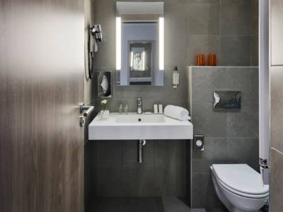 bathroom - hotel best western plus paris velizy - velizy villacoublay, france