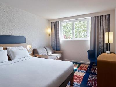 bedroom - hotel b and b hotel cergy port (g) - cergy pontoise, france