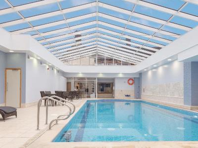 indoor pool - hotel doubletree by hilton oxford belfry - thame, united kingdom