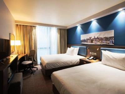 bedroom 2 - hotel hampton by hilton aberdeen airport - aberdeen, united kingdom