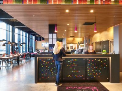 lobby - hotel moxy aberdeen airport - aberdeen, united kingdom