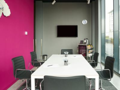 conference room - hotel moxy aberdeen airport - aberdeen, united kingdom