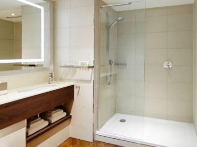 bathroom - hotel residence inn by marriott aberdeen - aberdeen, united kingdom