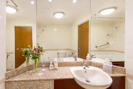 bathroom - hotel copthorne aberdeen - aberdeen, united kingdom