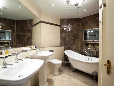 bathroom - hotel macdonald bath spa - bath, united kingdom
