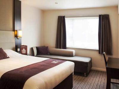 bedroom - hotel premier inn bath city centre - bath, united kingdom