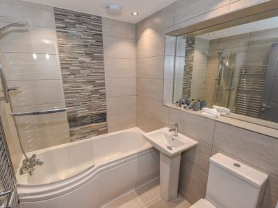 bathroom - hotel dream apartments - st thomas hall - belfast-n.irl, united kingdom