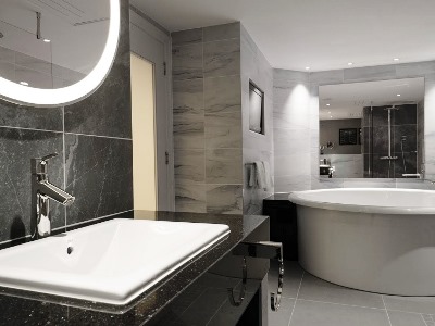 bathroom - hotel hilton belfast - belfast-n.irl, united kingdom