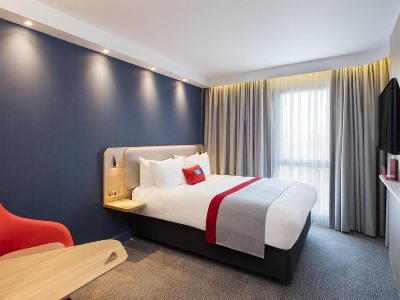 bedroom 1 - hotel holiday inn express belfast city - belfast-n.irl, united kingdom
