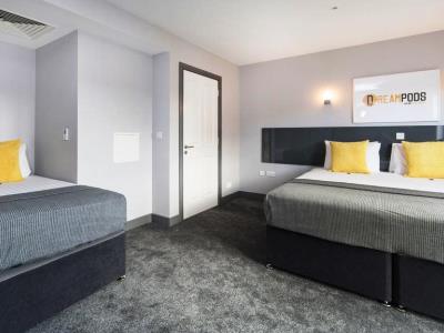 bedroom 2 - hotel dream pods - belfast-n.irl, united kingdom