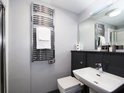 bathroom 1 - hotel dream pods - belfast-n.irl, united kingdom