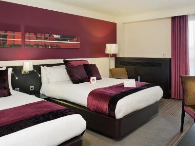 bedroom 2 - hotel crowne plaza birmingham city centre - birmingham, united kingdom