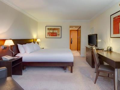 bedroom 2 - hotel hilton birmingham metropole - birmingham, united kingdom