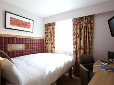 bedroom - hotel birmingham, bw signature - birmingham, united kingdom
