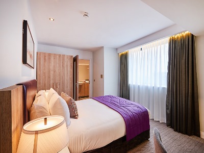bedroom - hotel park regis - birmingham, united kingdom