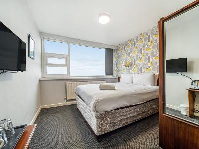 bedroom 5 - hotel bluewaters hotel - blackpool, united kingdom
