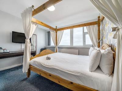 bedroom 8 - hotel bluewaters hotel - blackpool, united kingdom
