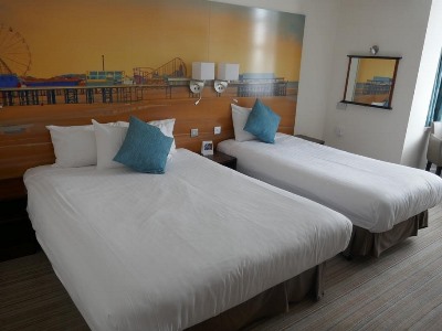 bedroom 1 - hotel best western carlton - blackpool, united kingdom