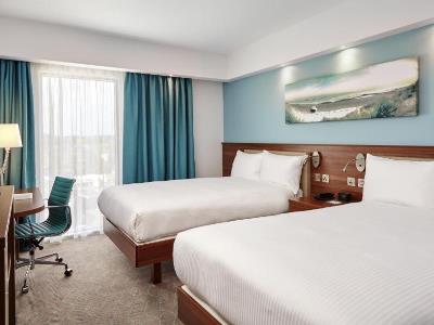 bedroom 3 - hotel hampton by hilton bournemouth - bournemouth, united kingdom