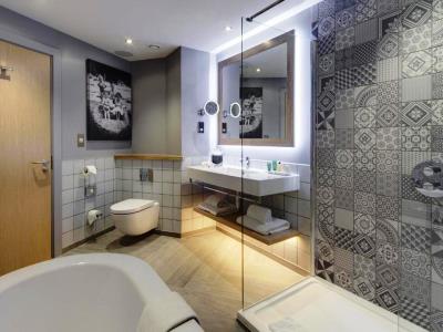 bathroom - hotel hilton bournemouth - bournemouth, united kingdom
