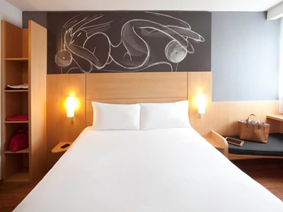 bedroom 1 - hotel ibis brighton city centre - station - brighton, united kingdom
