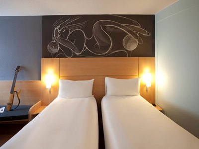 bedroom 2 - hotel ibis brighton city centre - station - brighton, united kingdom