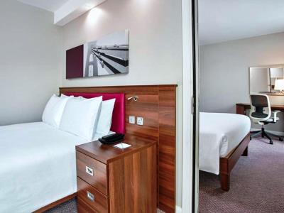 bedroom - hotel hampton by hilton bristol city centre - bristol, united kingdom