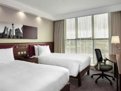bedroom 2 - hotel hampton by hilton bristol city centre - bristol, united kingdom
