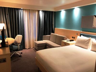 bedroom - hotel hampton by hilton bristol airport - bristol, united kingdom