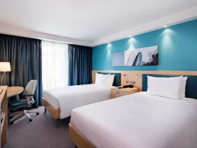 bedroom 1 - hotel hampton by hilton bristol airport - bristol, united kingdom