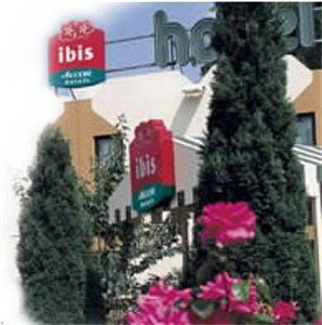 exterior view - hotel ibis cardiff gate - intl. business park - cardiff, united kingdom