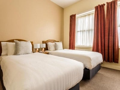 bedroom 6 - hotel the county - carlisle, united kingdom