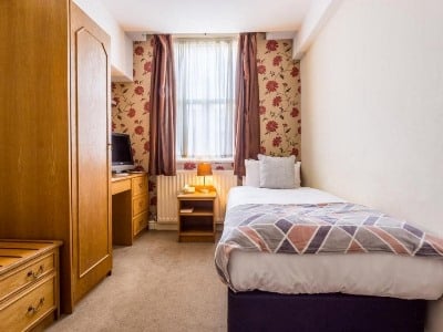 bedroom 1 - hotel the county - carlisle, united kingdom