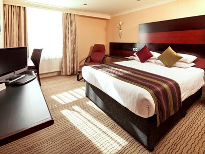 bedroom - hotel mercure chester abbots well - chester, united kingdom