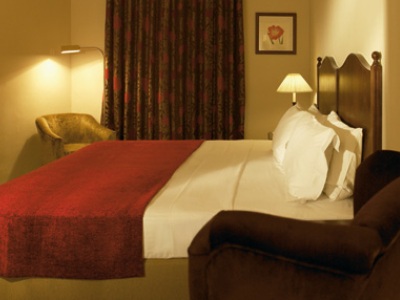bedroom - hotel macdonald new blossoms - chester, united kingdom