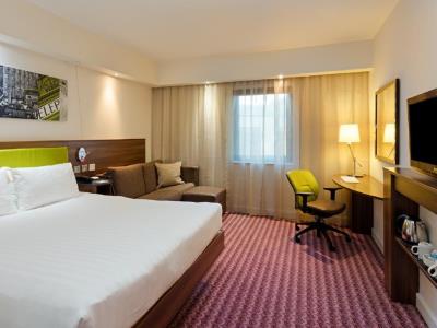 bedroom - hotel hampton by hilton london croydon - croydon, united kingdom
