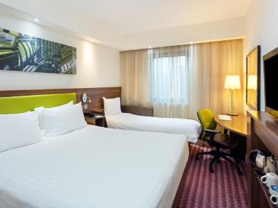 bedroom 1 - hotel hampton by hilton london croydon - croydon, united kingdom