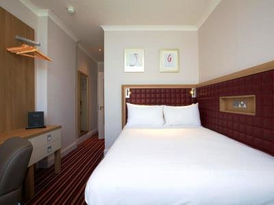 bedroom 1 - hotel london croydon aerodrome, bw signature - croydon, united kingdom