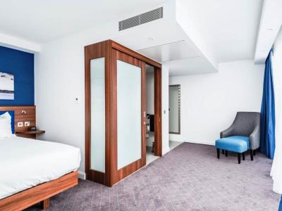 bedroom 3 - hotel hampton by hilton dundee city centre - dundee, united kingdom