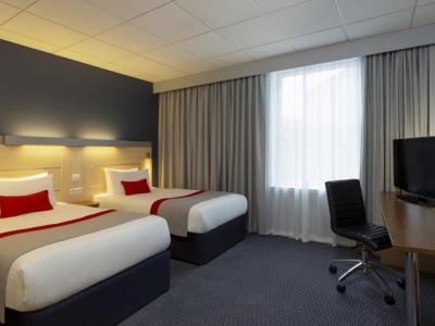 bedroom - hotel holiday inn exp edinburgh city ctr - edinburgh, united kingdom