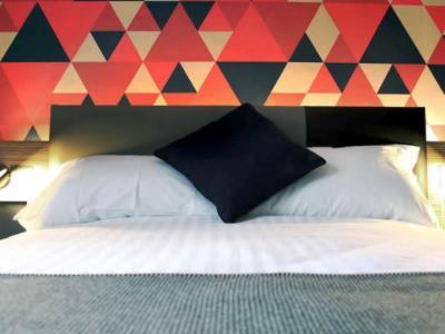 bedroom 1 - hotel cityroomz - edinburgh, united kingdom
