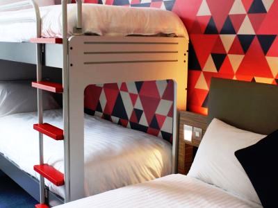 bedroom 2 - hotel cityroomz - edinburgh, united kingdom