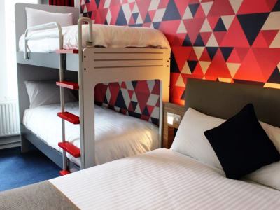 bedroom 3 - hotel cityroomz - edinburgh, united kingdom