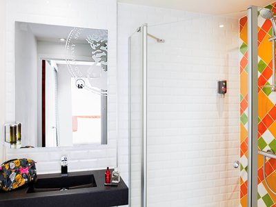 bathroom - hotel ibis styles centre st andrew square - edinburgh, united kingdom