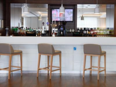 bar - hotel hampton by hilton exeter airport - exeter, united kingdom