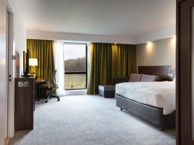 bedroom 1 - hotel hampton by hilton exeter airport - exeter, united kingdom