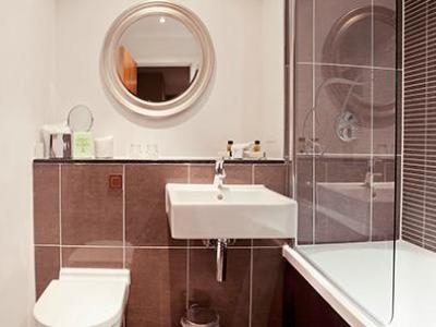 bathroom - hotel fraser suites glasgow - glasgow, united kingdom