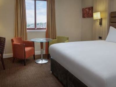 bedroom - hotel doubletree westerwood spa and golf - glasgow, united kingdom