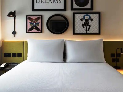 bedroom - hotel hampton by hilton high wycombe - high wycombe, united kingdom