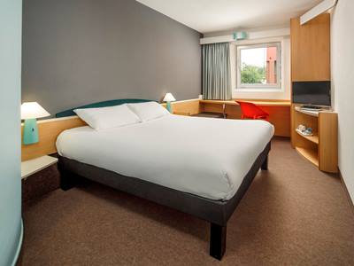 bedroom - hotel ibis hull city centre - kingston upon hull, united kingdom